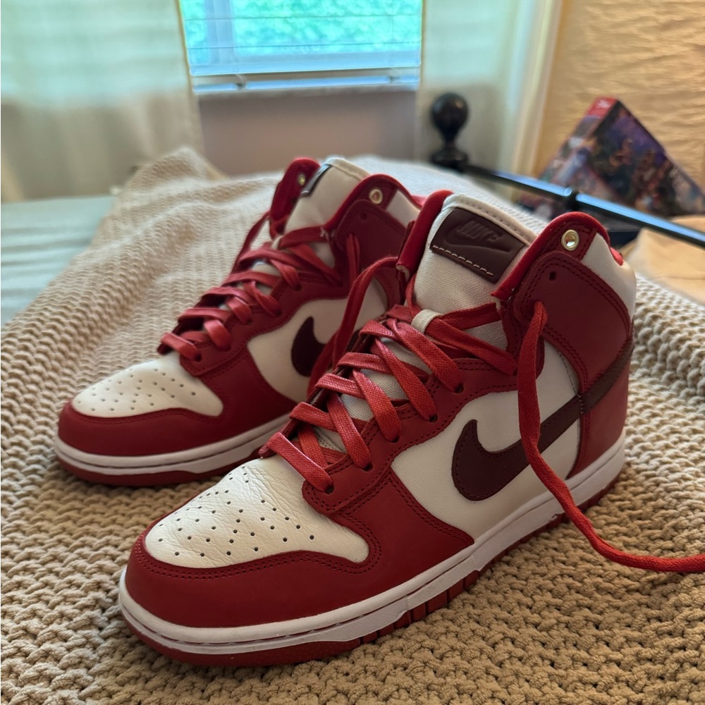 Women’s 8.5 Nike Dunk High LXX ‘Cinnabar’